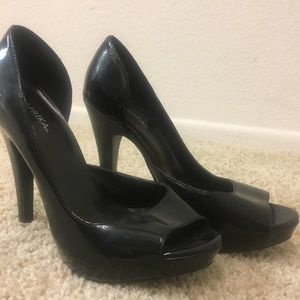 Black high heels size 7.5